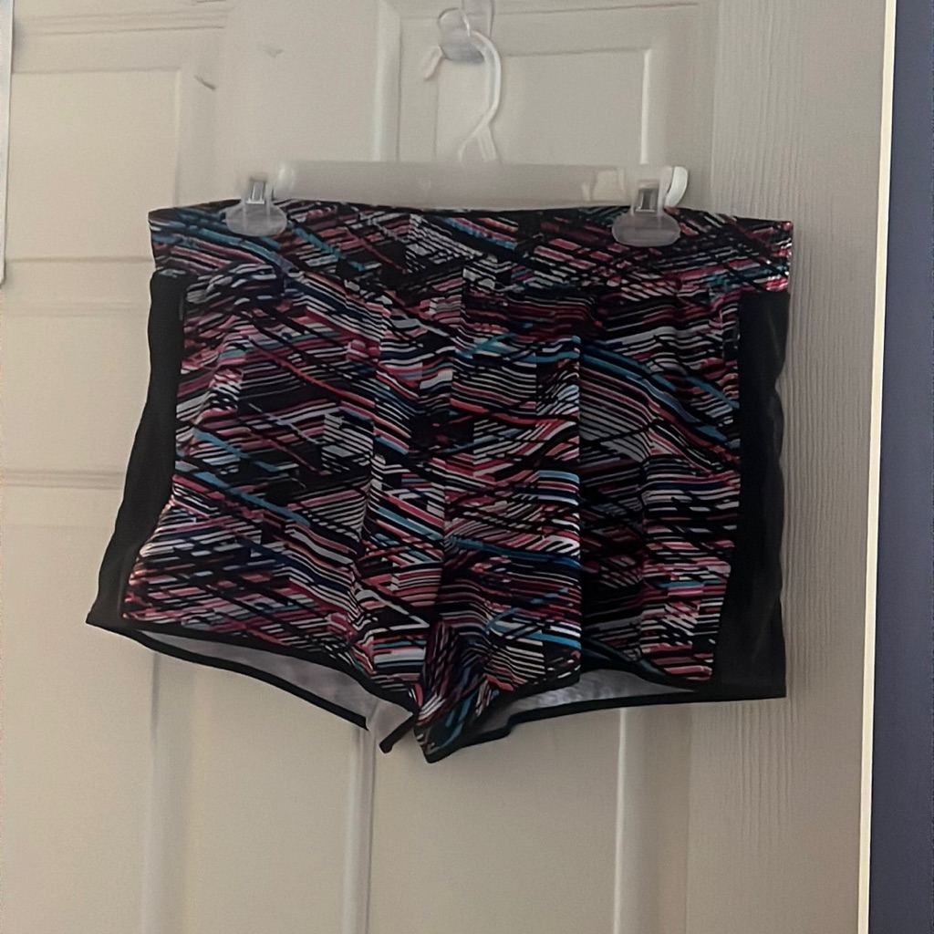 Fabletics Shorts Large